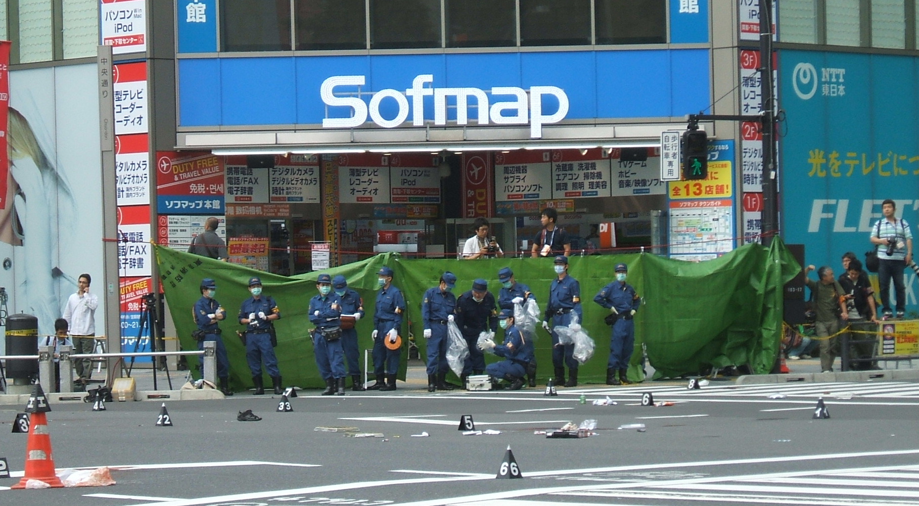 7 people are killed and 11 more are injured in a massacre in Akihabara — June 8, 2008