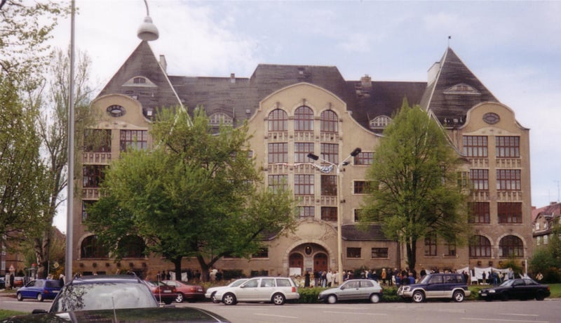 Robert Steinhäuser kills 16 at Gutenberg-Gymnasium in Erfurt, Germany, before co