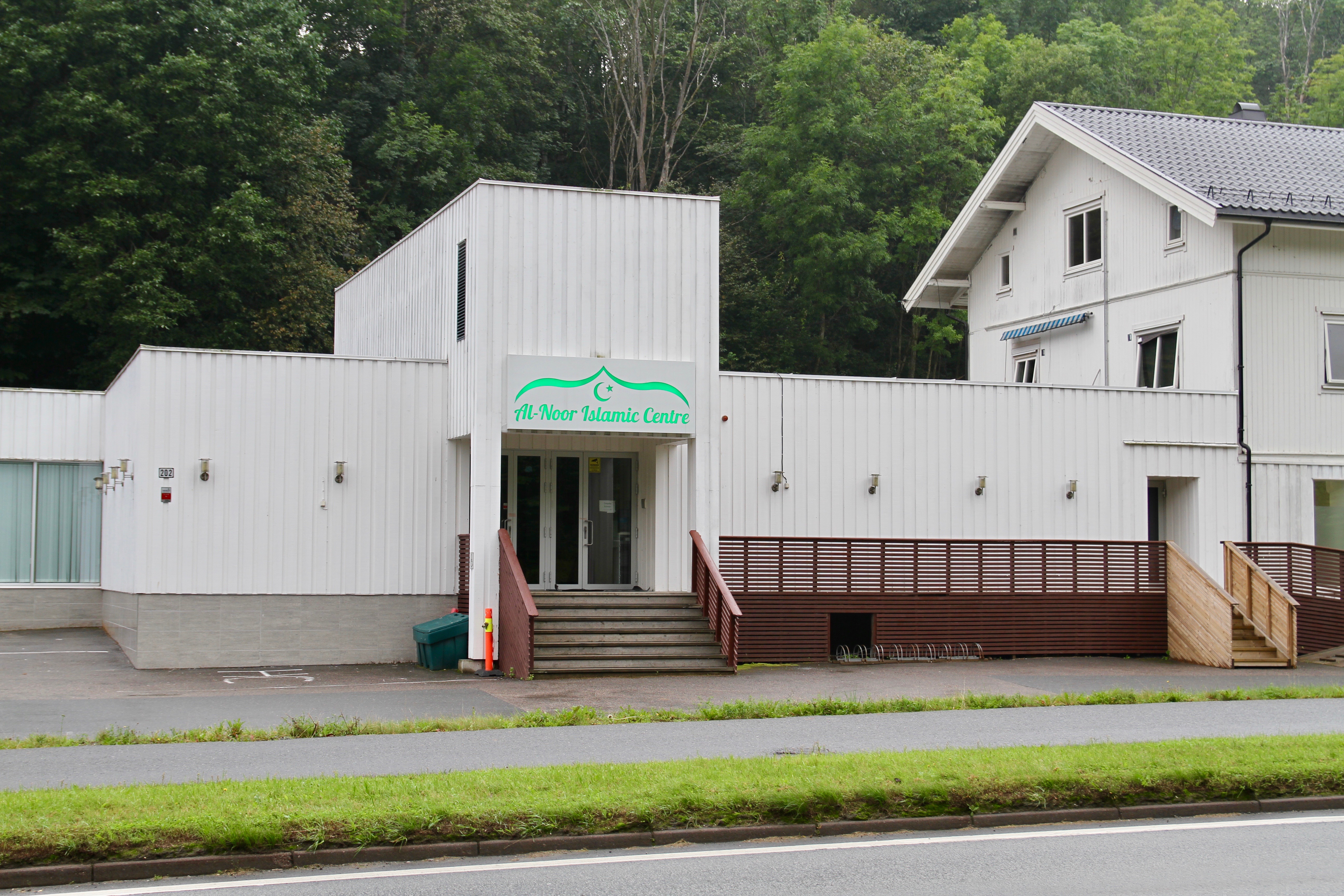 Philip Manshaus shoots his stepsister and attacks a mosque in the Bærum mosque s
