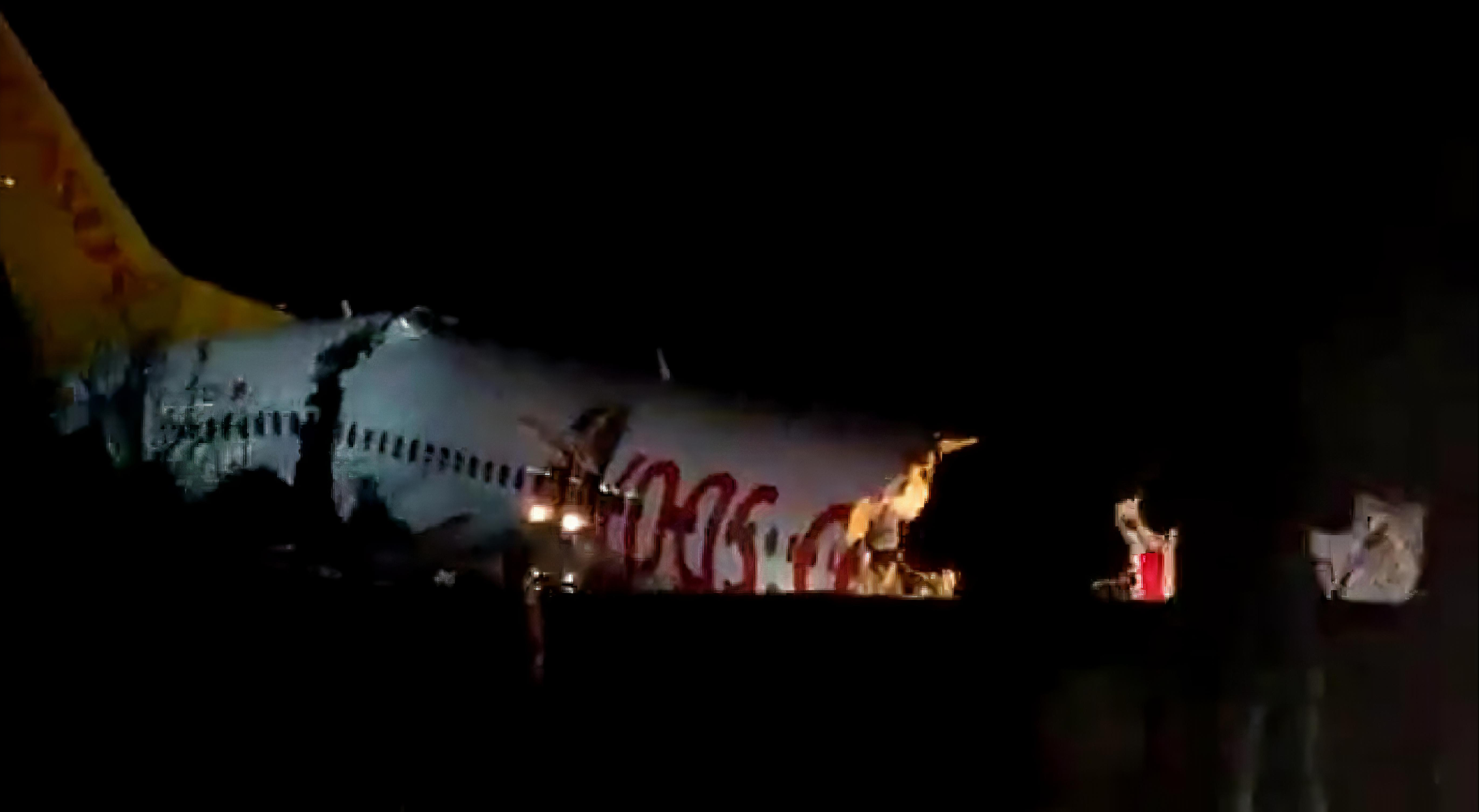 Pegasus Airlines Flight 2193 overshoots the runway at Sabiha Gökçen Internationa
