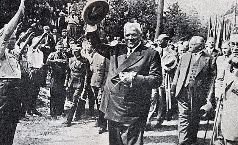A self coup by prime minister Kārlis Ulmanis succeeds in Latvia, suspending its 