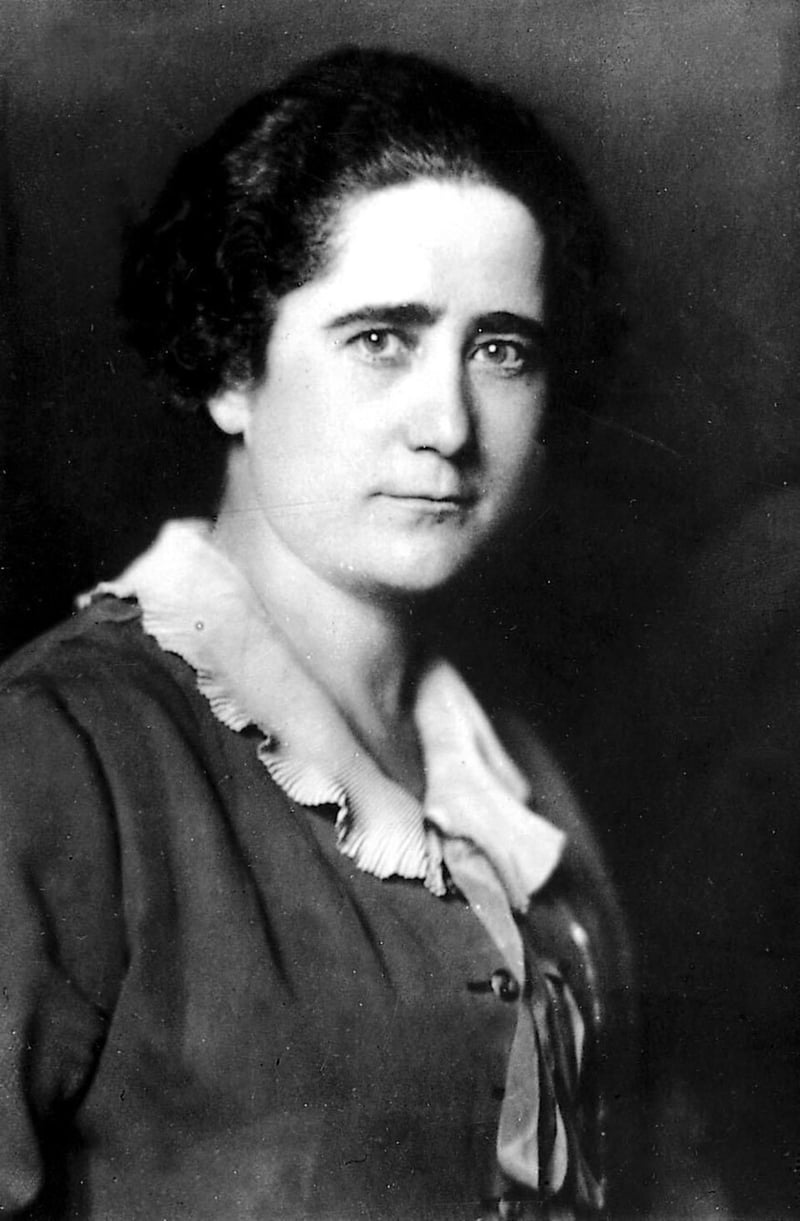 Clara Campoamor persuades the Constituent Cortes to enfranchise women in Spain's