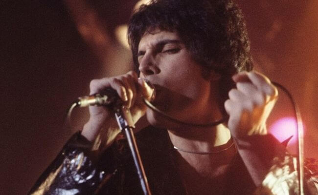 Freddie Mercury performing in New Haven, 1977